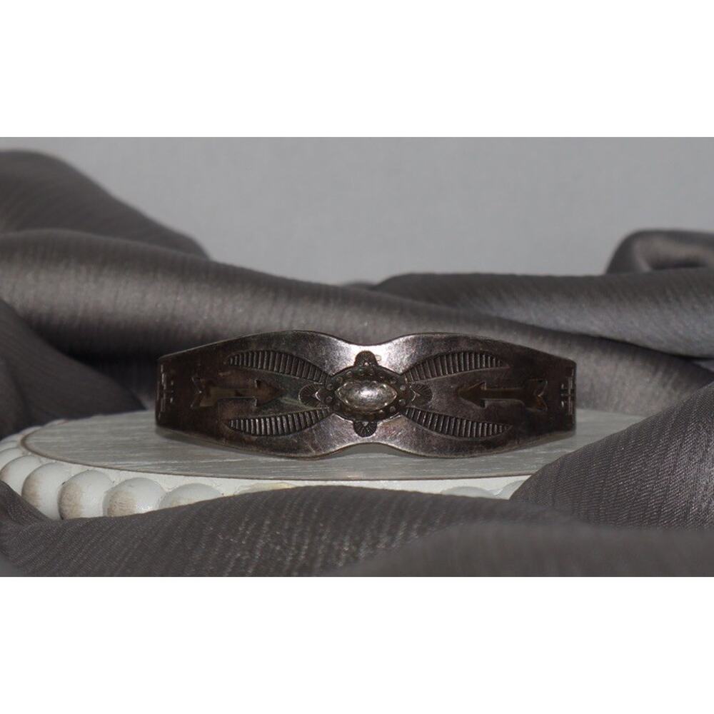 Navajo Sterling Silver Storyteller Cuff Bracelet 19G / 6in